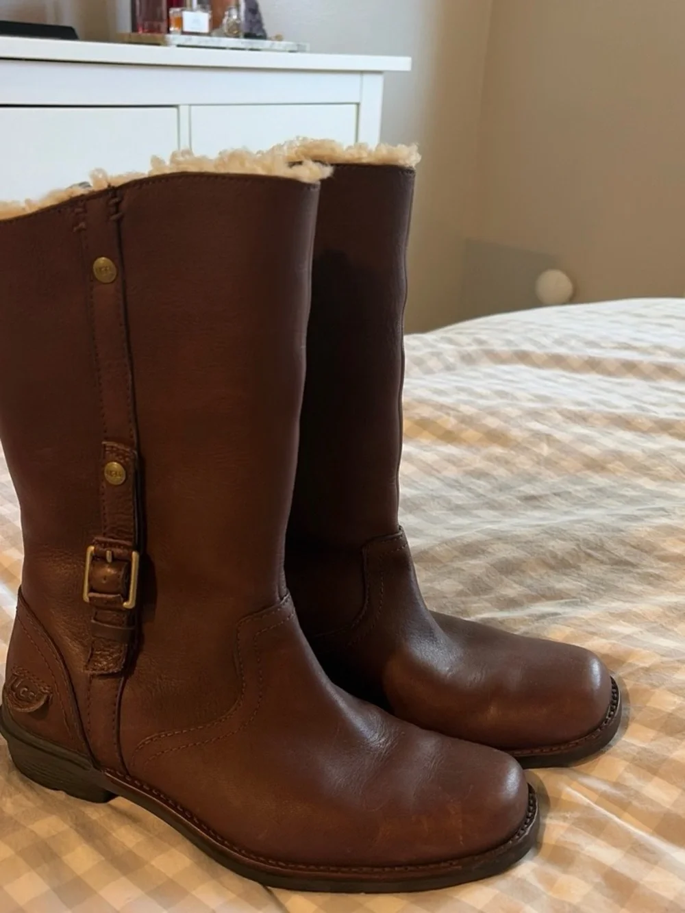 UGG classic mid